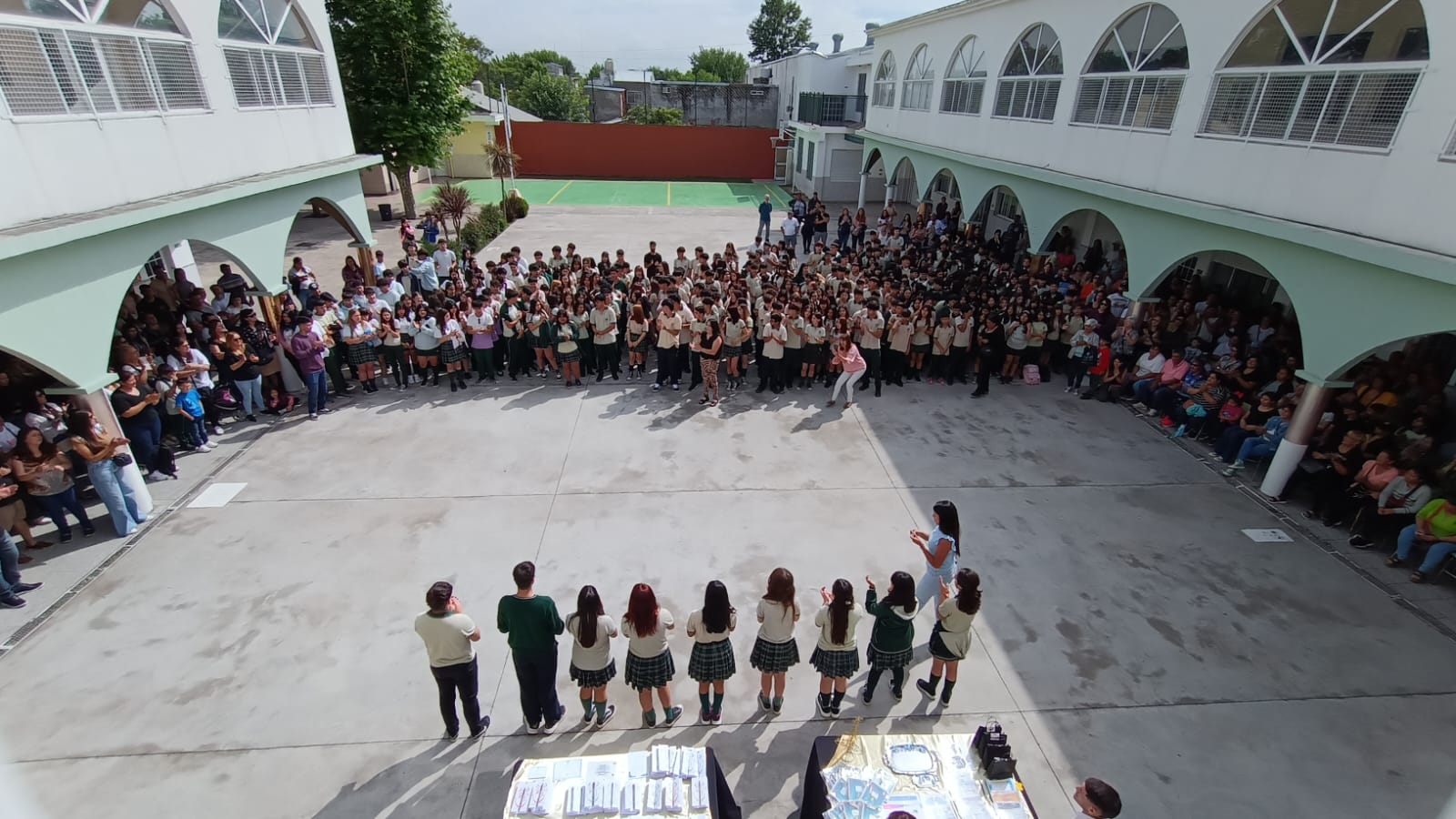 Estudiantes de Nivel Secundario en evento escolar